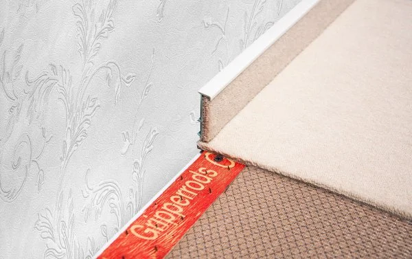 Плинтус для ковролина Korner Listwa 100 Белый 2,5м (50мм) в Каменске-Уральском