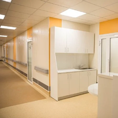 Коннелюрный односоставной плинтус Bonkeel Prof Серый (95х2700мм) в Каменске-Уральском