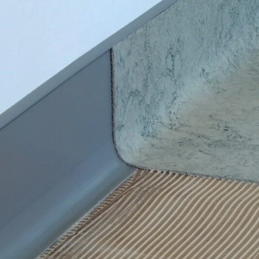 Коннелюрный односоставной плинтус Bonkeel Prof Серый (95х2700мм) в #REGION_NAME_DECLINE_PP#